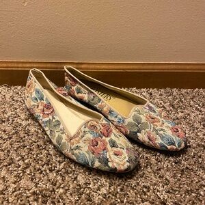 vintage floral canvas ballet flats/ loafers